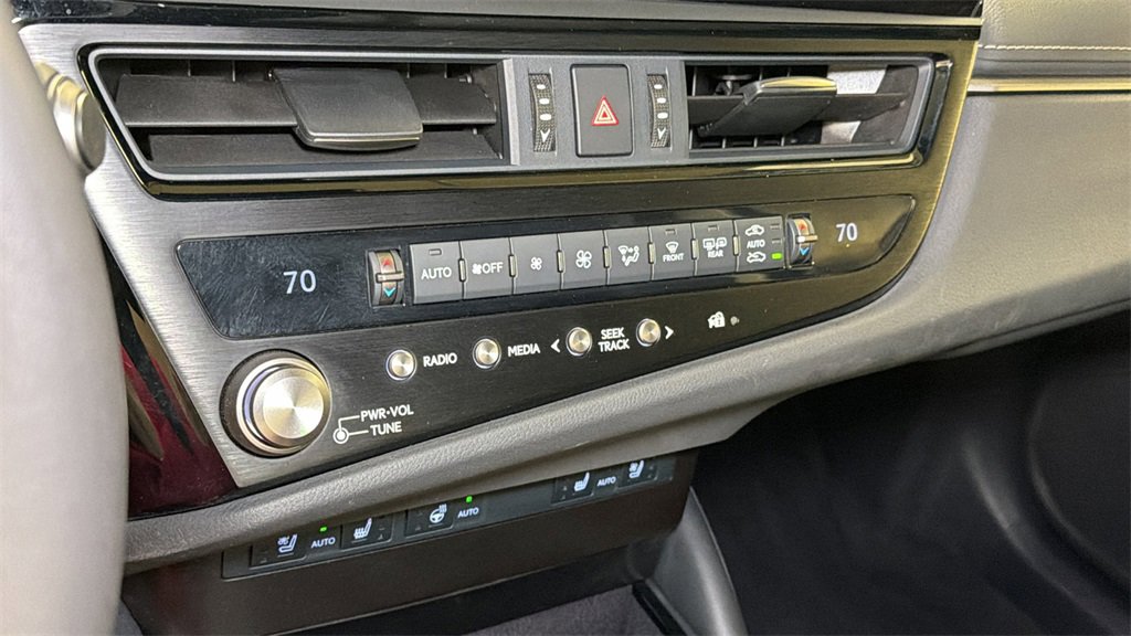 Certified 2024 Lexus ES 350 w/ Premium Package image 29