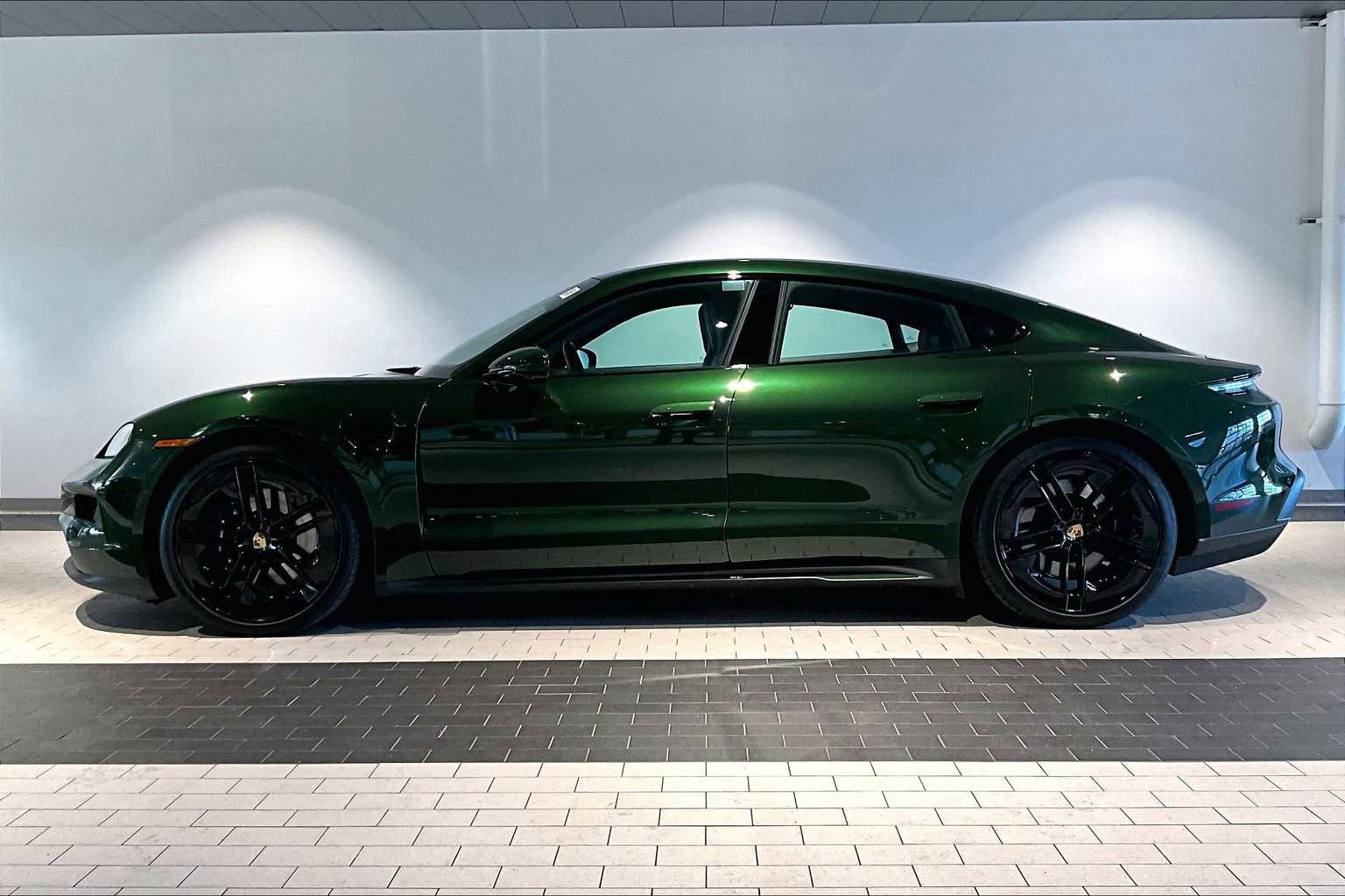 Used 2025 Porsche Taycan image 2