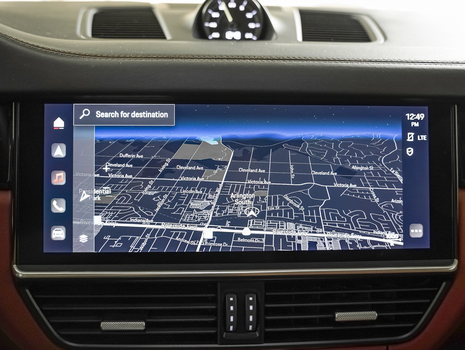 Certified 2022 Porsche Cayenne E-Hybrid w/ Premium Package image 23