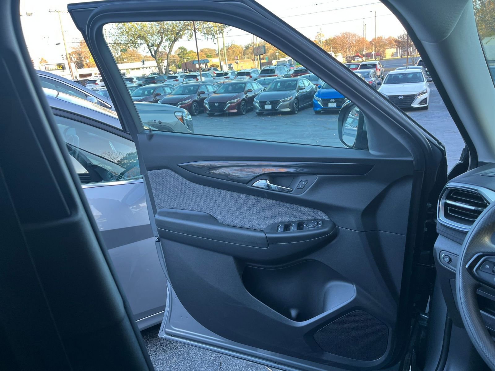 Used 2025 Chevrolet TrailBlazer LT image 18