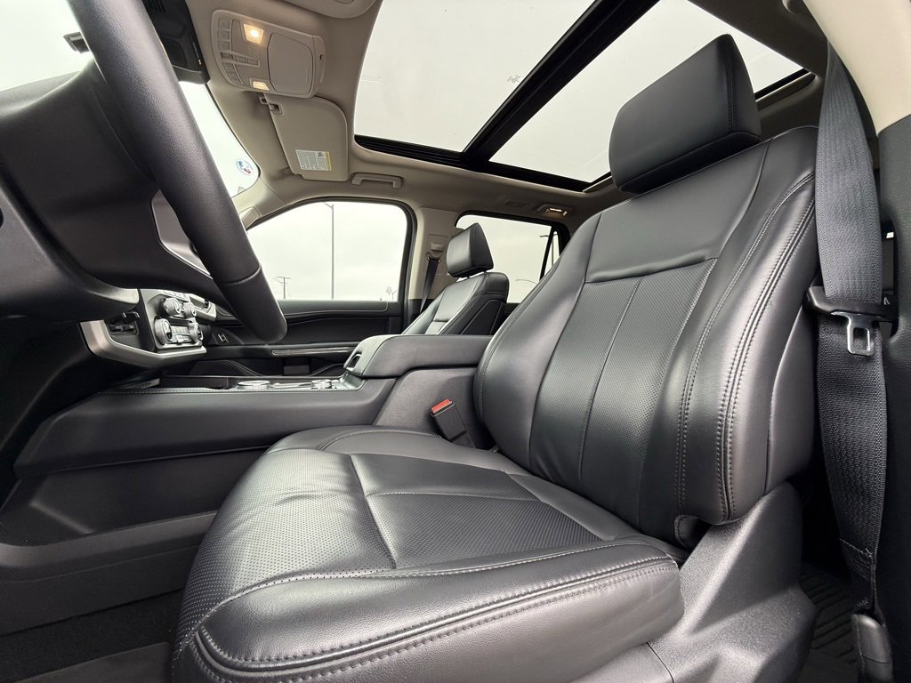 Used 2024 Ford Expedition XLT image 27