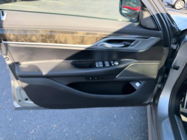 Used 2020 BMW 750i xDrive w/ M Sport Package AWD/4WD image 31