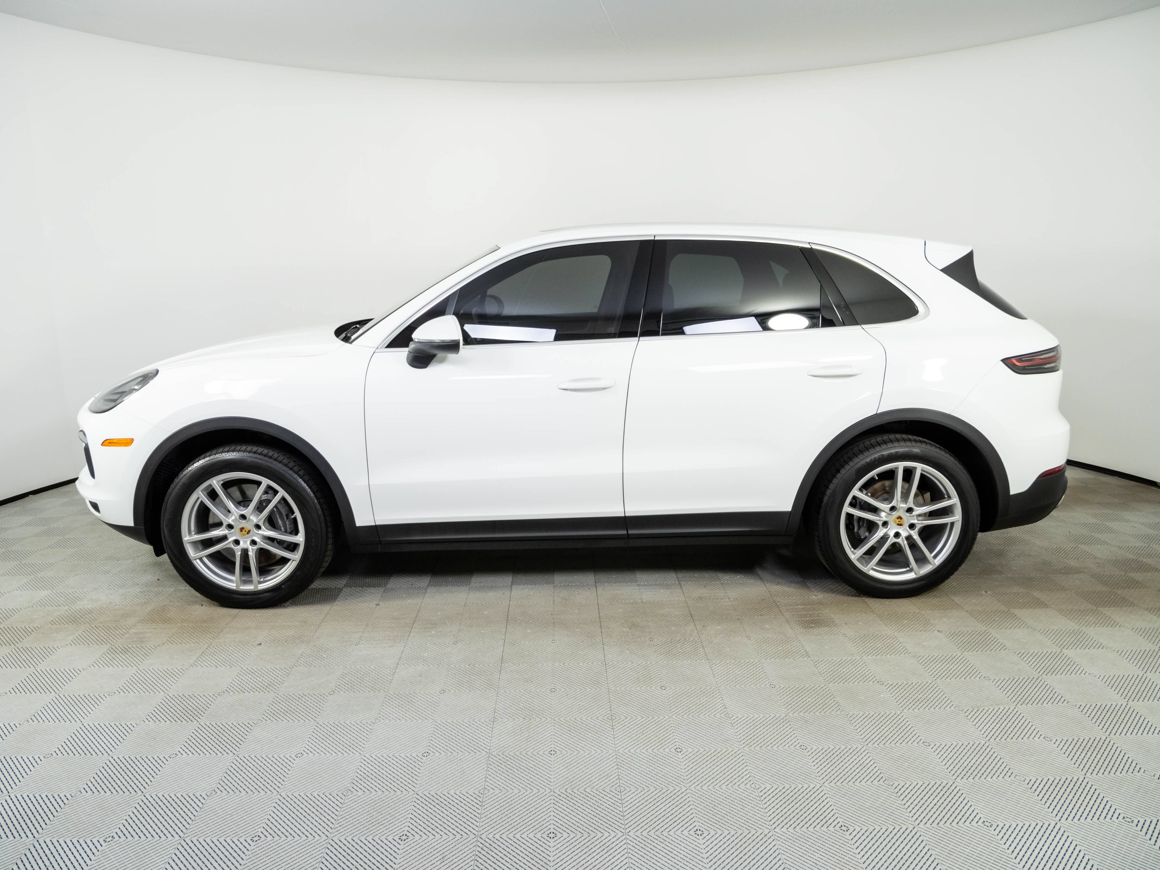 Certified 2023 Porsche Cayenne AWD/4WD image 2