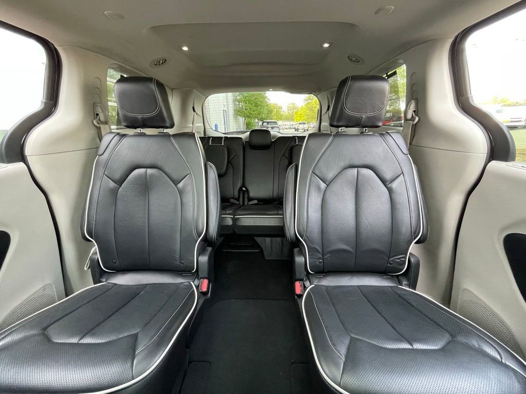 Used 2024 Chrysler Pacifica Limited image 32