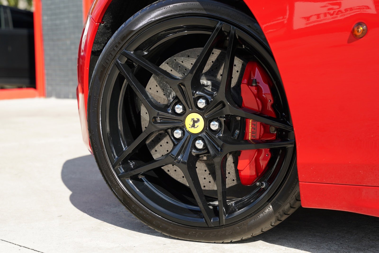 Used 2016 Ferrari California T image 5