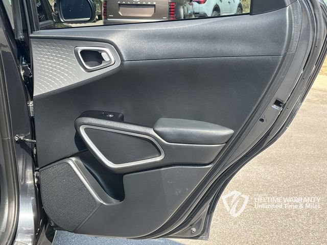 Used 2025 Kia Soul LX w/ LX Technology Package FWD image 25