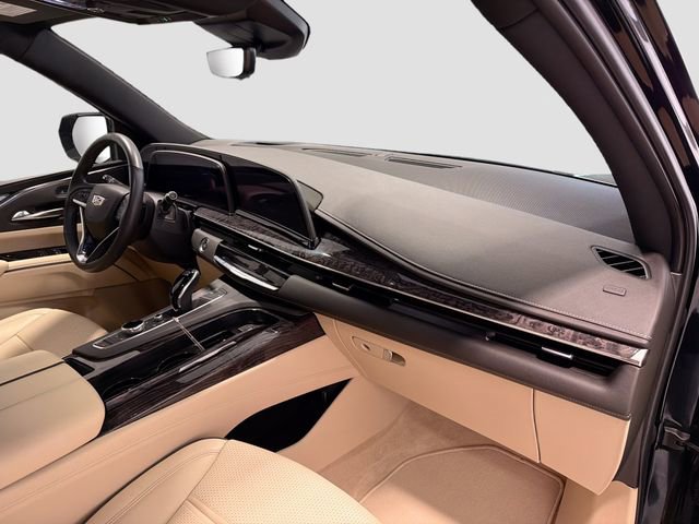 Certified 2021 Cadillac Escalade Premium Luxury w/ LPO, Illumination Package image 28
