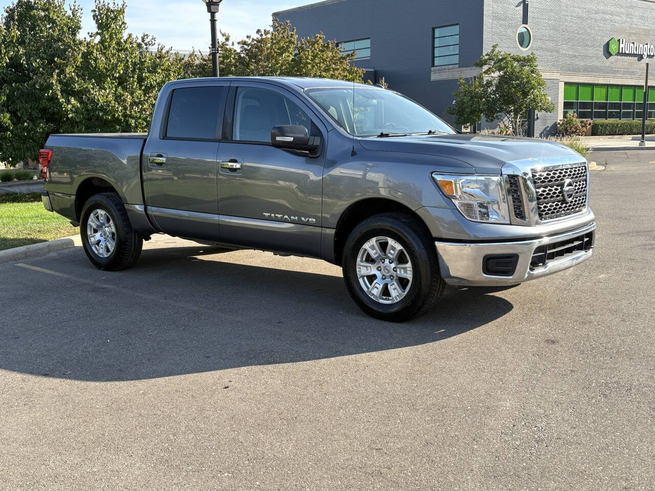 Used 2018 Nissan Titan SV AWD/4WD image 6