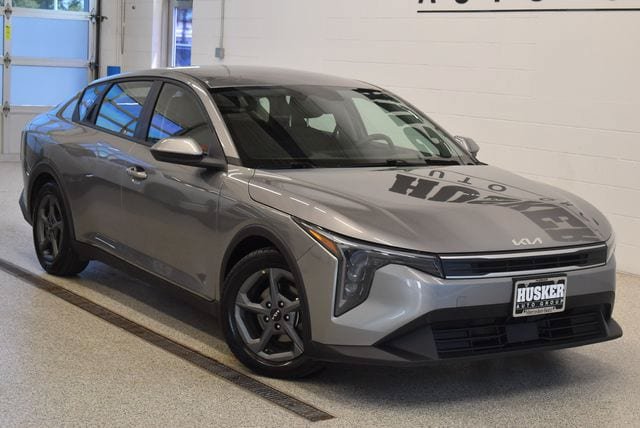 Used 2025 Kia K4 FWD image 1