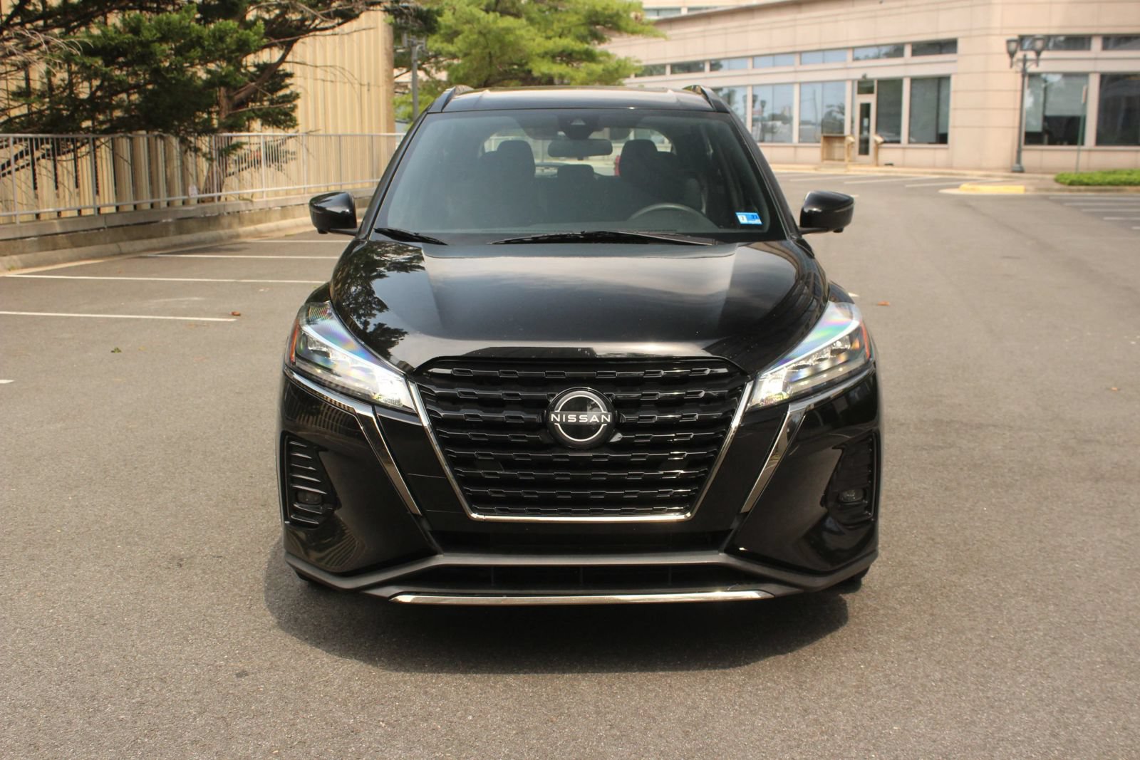 Used 2024 Nissan Kicks SR FWD image 3