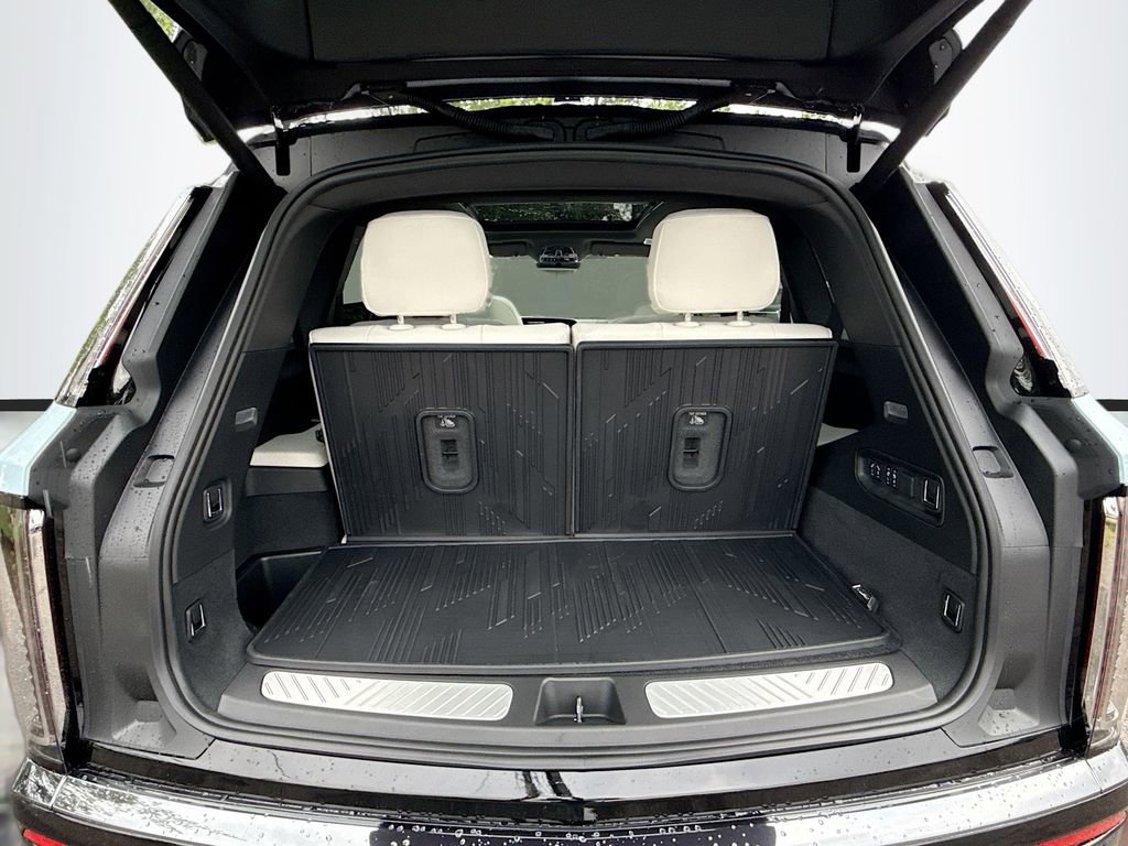 New 2026 Cadillac Vistiq Sport w/ LPO, Floor Liner Package image 28