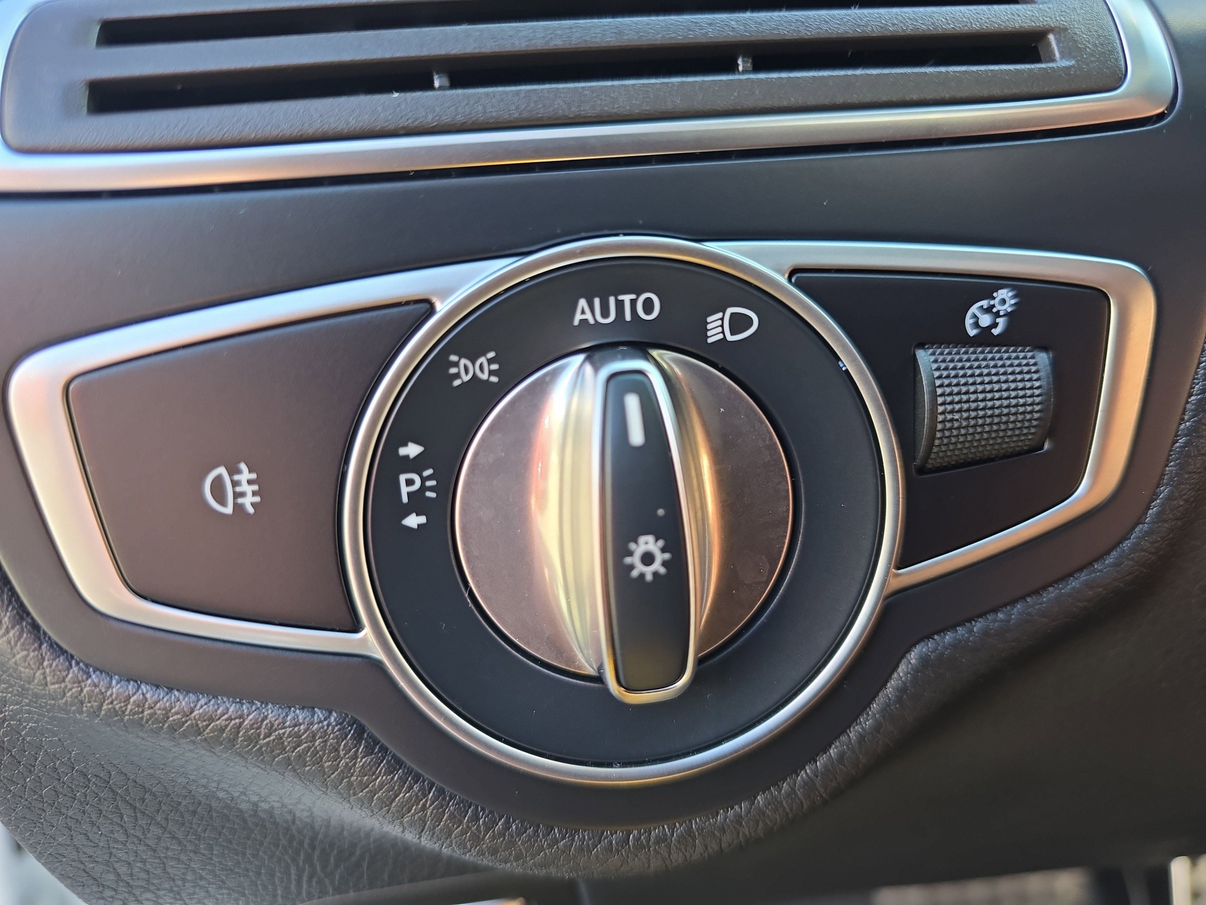 Used 2021 Mercedes-Benz C 300 4MATIC Sedan image 23