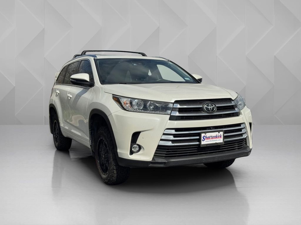 Used 2019 Toyota Highlander Limited Platinum image 3