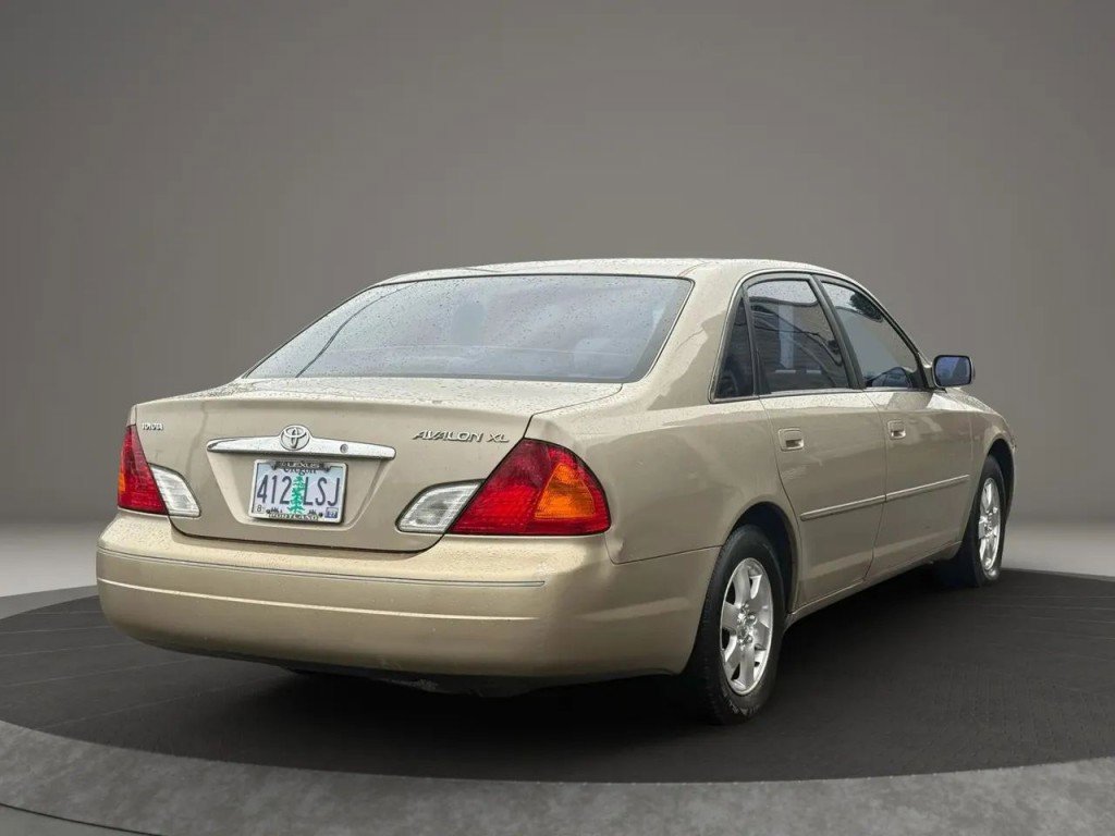 Used 2000 Toyota Avalon XL image 7