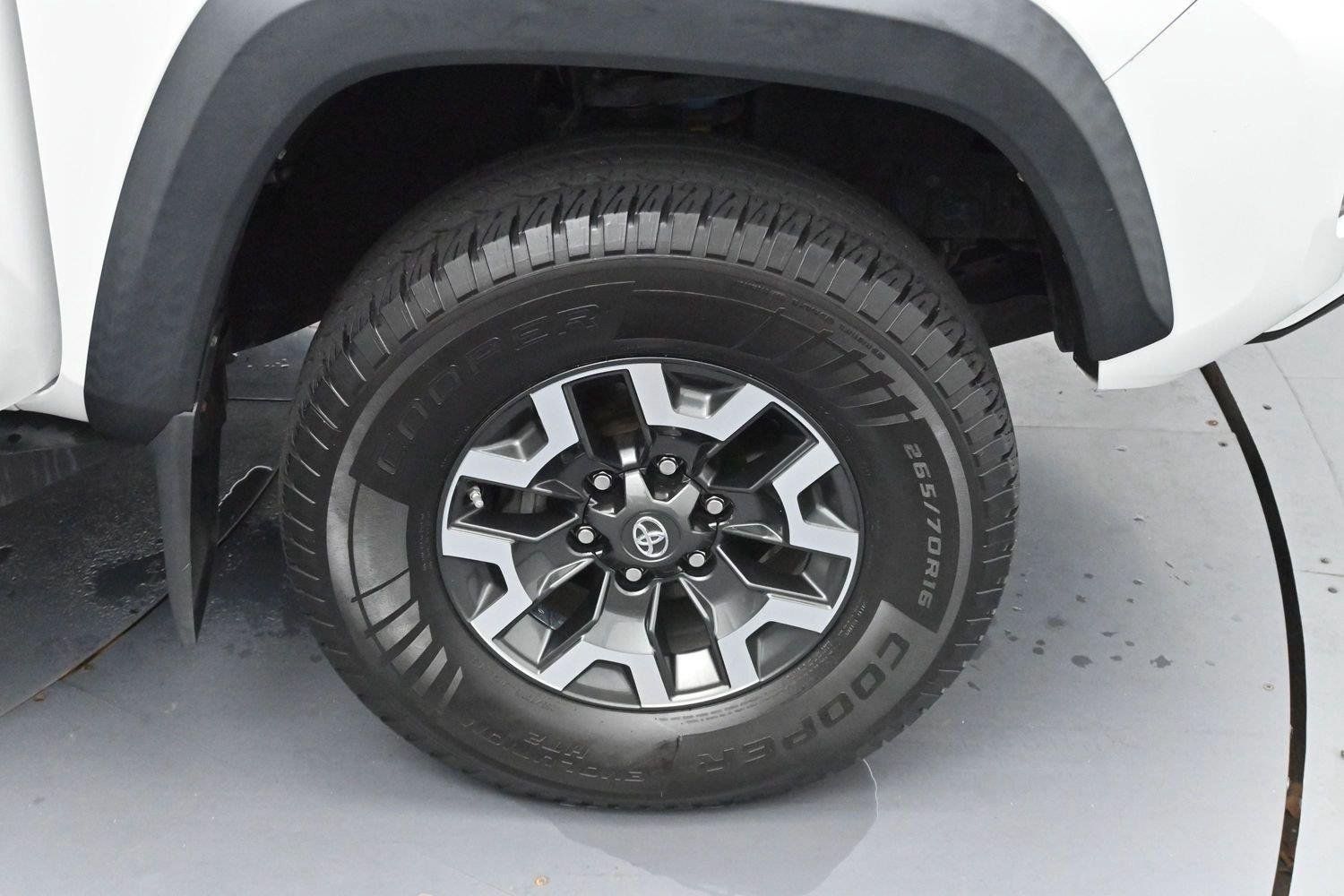 Used 2018 Toyota Tacoma TRD Off-Road AWD/4WD image 33