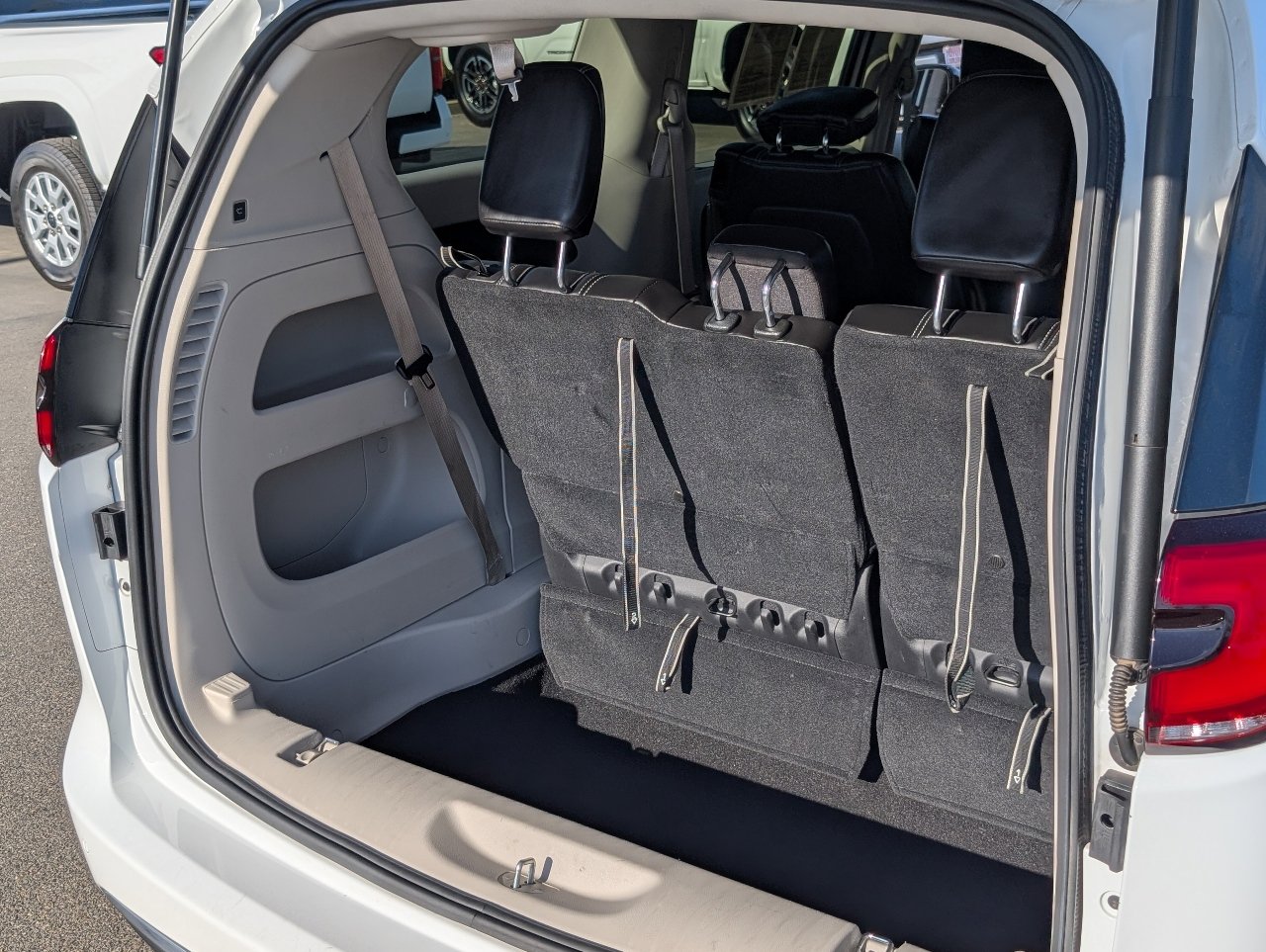 Used 2024 Chrysler Pacifica Touring-L image 9