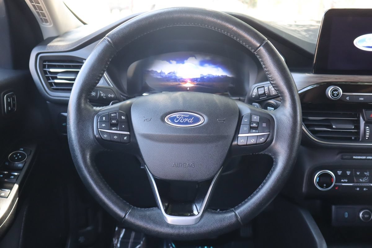 Used 2020 Ford Escape Titanium AWD/4WD image 18