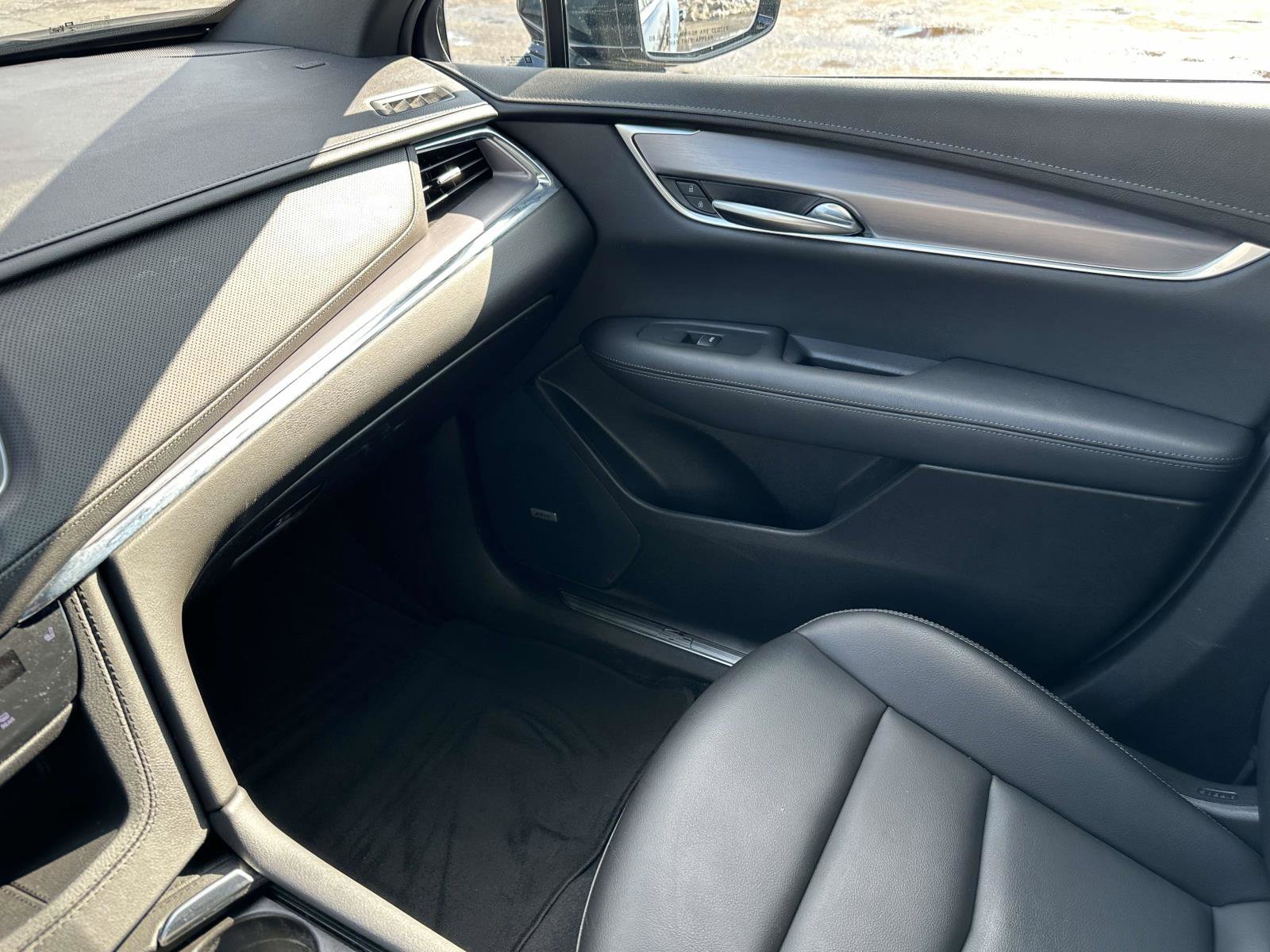 Used 2023 Cadillac XT5 Luxury image 32