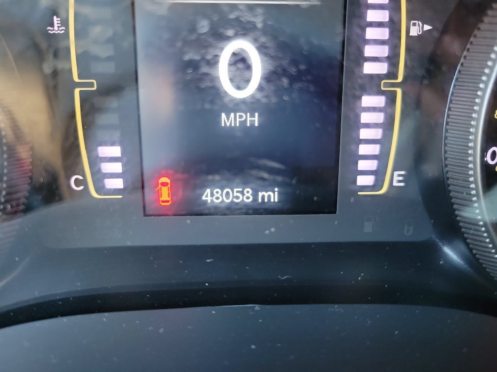 Used 2020 Jeep Cherokee Latitude Plus FWD image 28