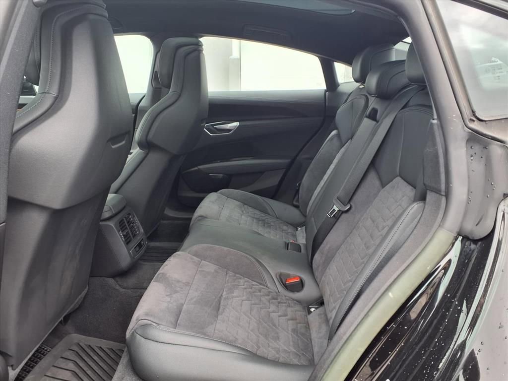 Used 2023 Audi e-tron GT Premium Plus image 17