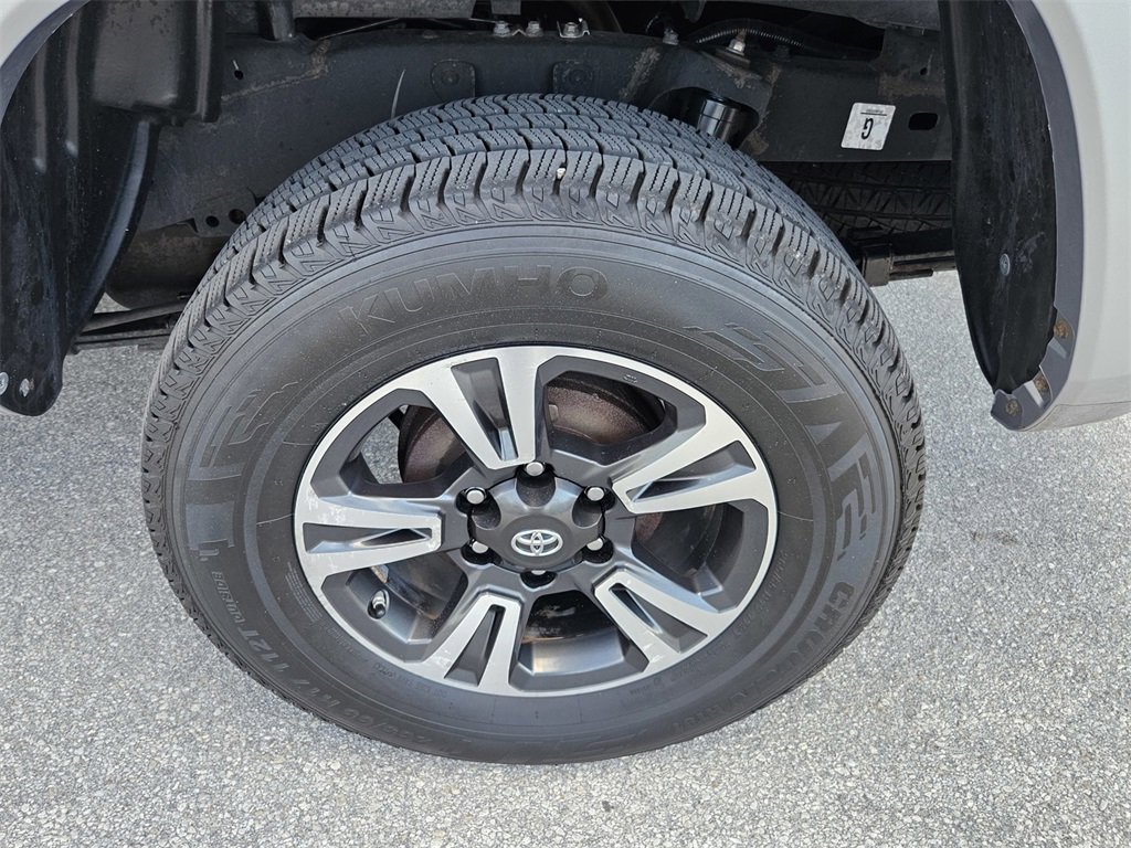 Used 2018 Toyota Tacoma TRD Sport image 38