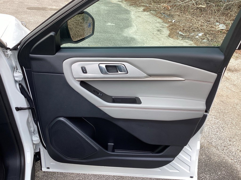 Used 2025 Ford Explorer Active w/ Active Comfort Package image 28