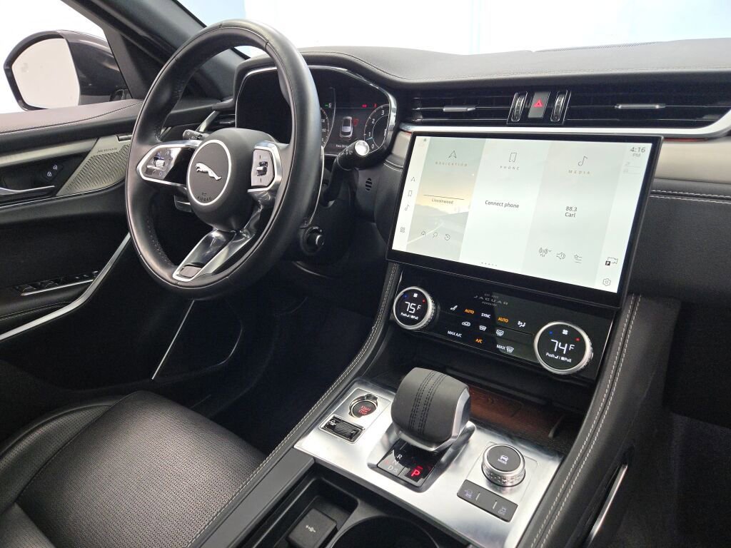 Used 2024 Jaguar F-PACE R-Dynamic S image 9