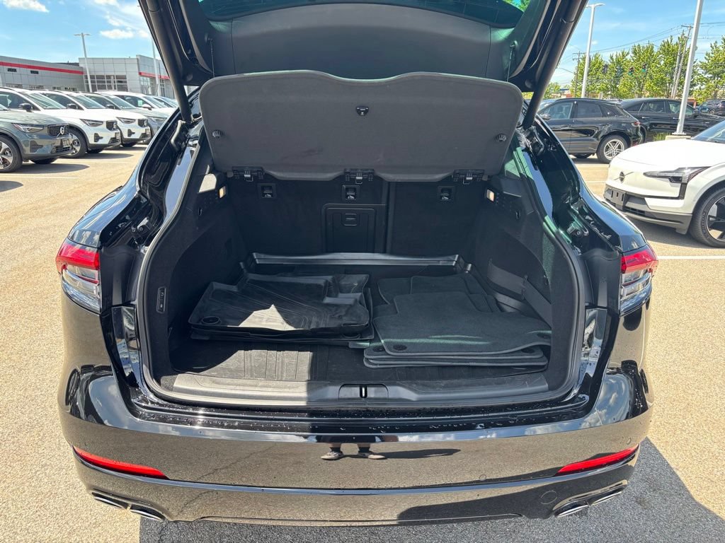 Used 2021 Maserati Levante AWD/4WD image 29