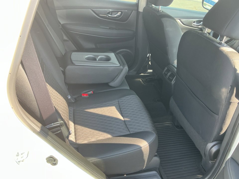 Used 2018 Nissan Rogue SV image 33