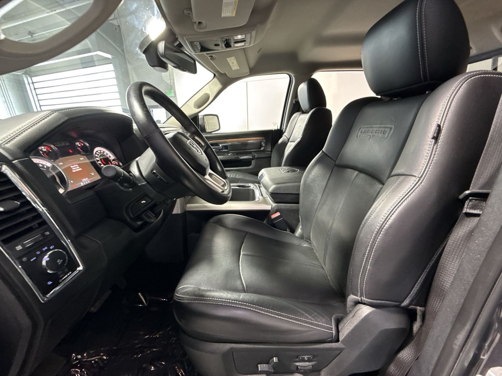 Used 2018 RAM 1500 Laramie w/ Convenience Group AWD/4WD image 14