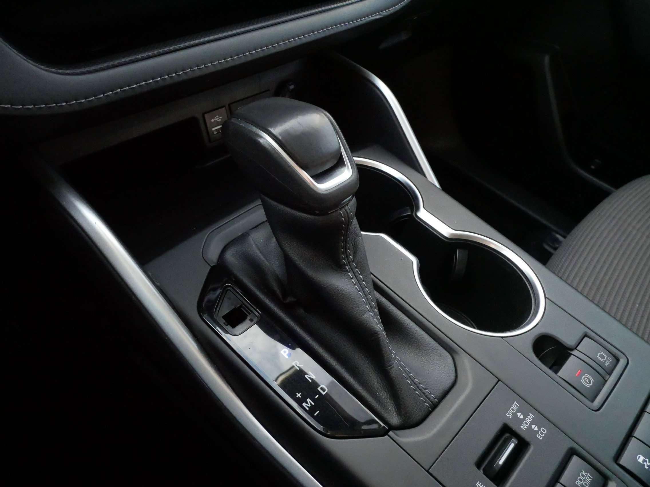 Used 2022 Toyota Highlander LE image 24