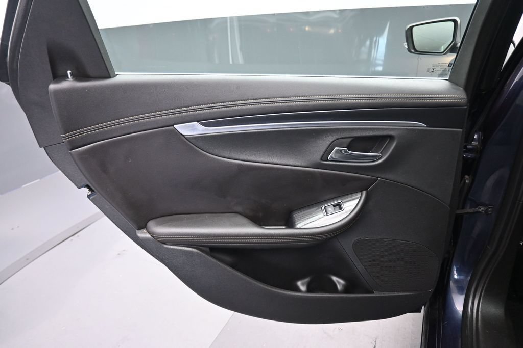 Used 2019 Chevrolet Impala LT FWD image 29