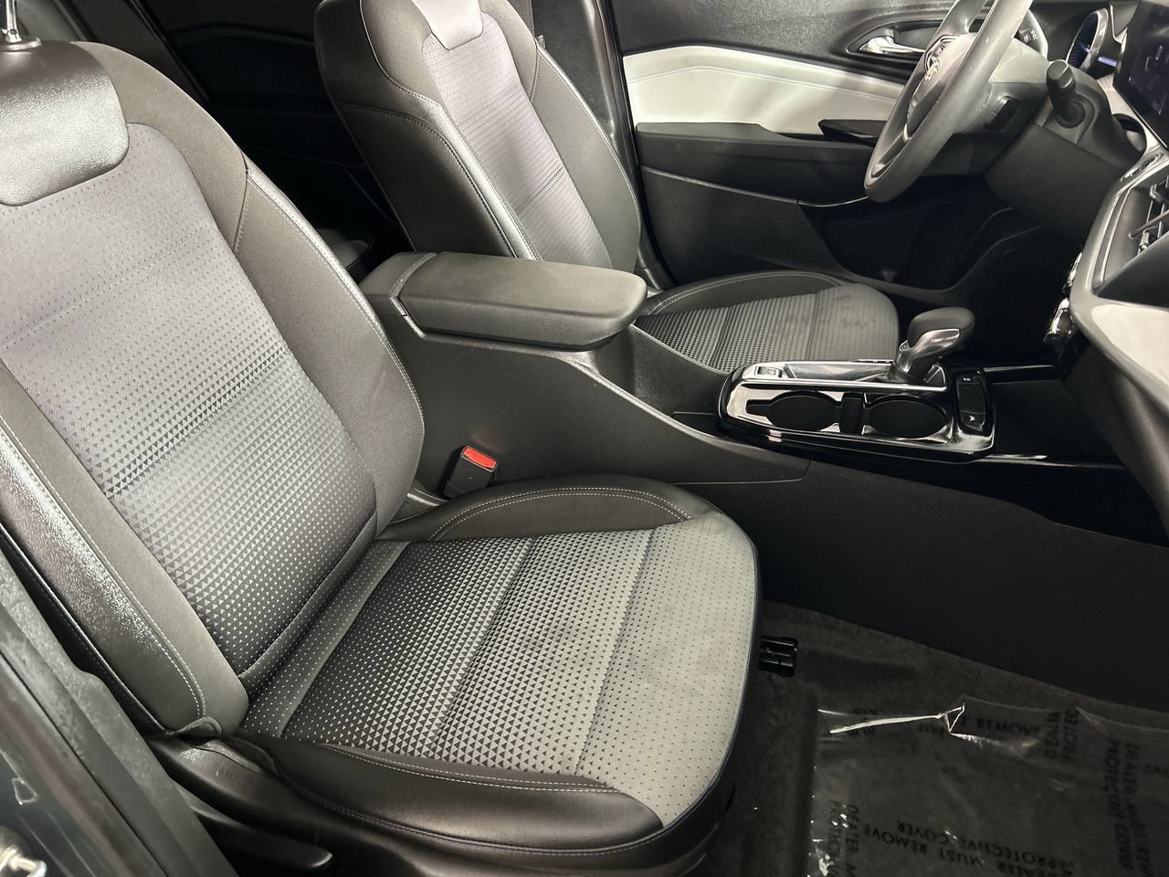 Used 2025 Chevrolet Trax LT FWD image 26