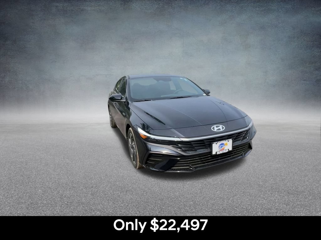 Used 2025 Hyundai Elantra Sport FWD image 4