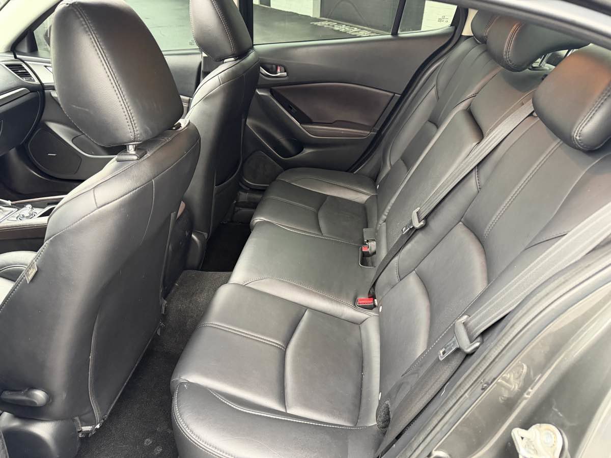 Used 2018 MAZDA MAZDA3 Touring image 13