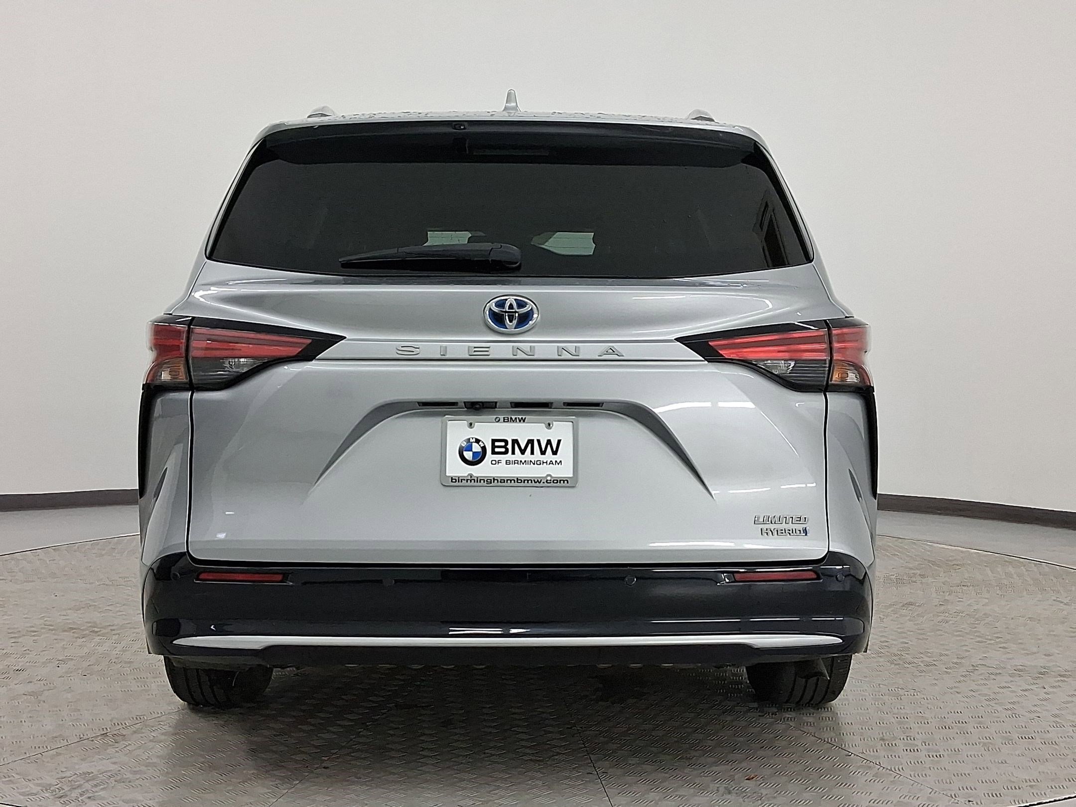 Used 2021 Toyota Sienna Limited image 10