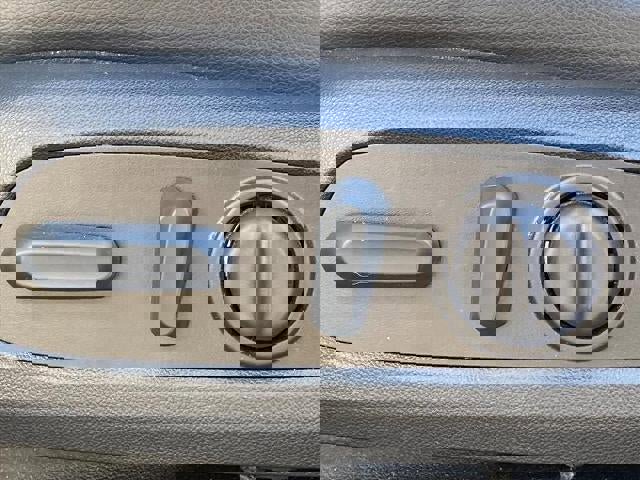 Used 2022 GMC Terrain SLT w/ Tech Package image 11