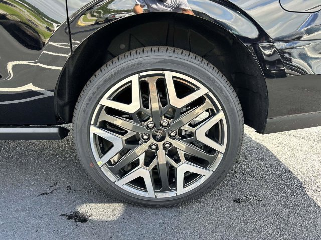 New 2026 Ford Expedition Platinum w/ Platinum Ultimate Package AWD/4WD image 8