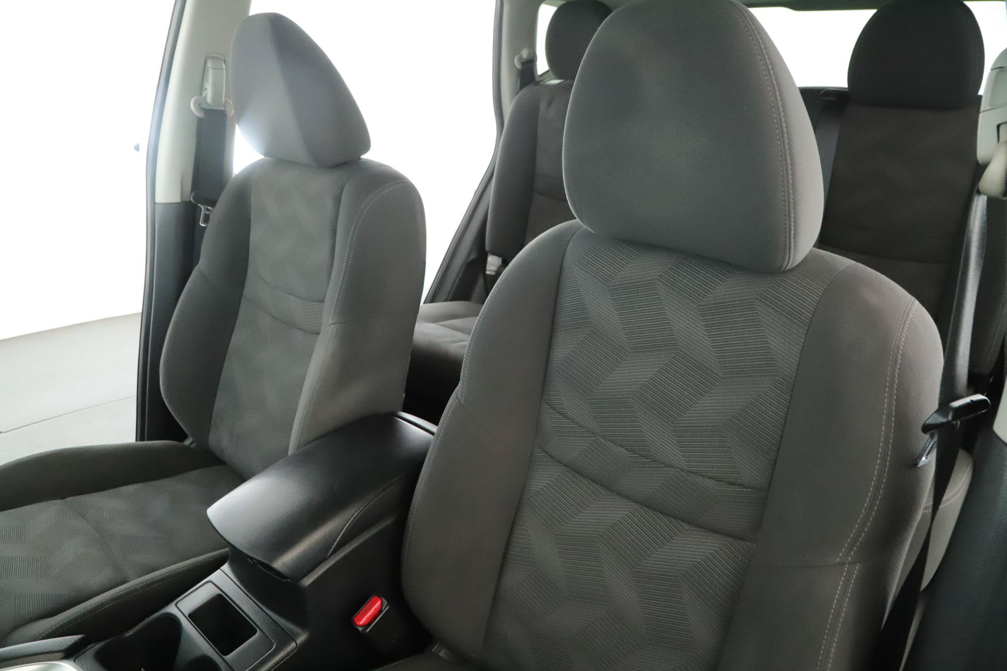 Used 2016 Nissan Rogue S w/ Appearance Package AWD/4WD image 4