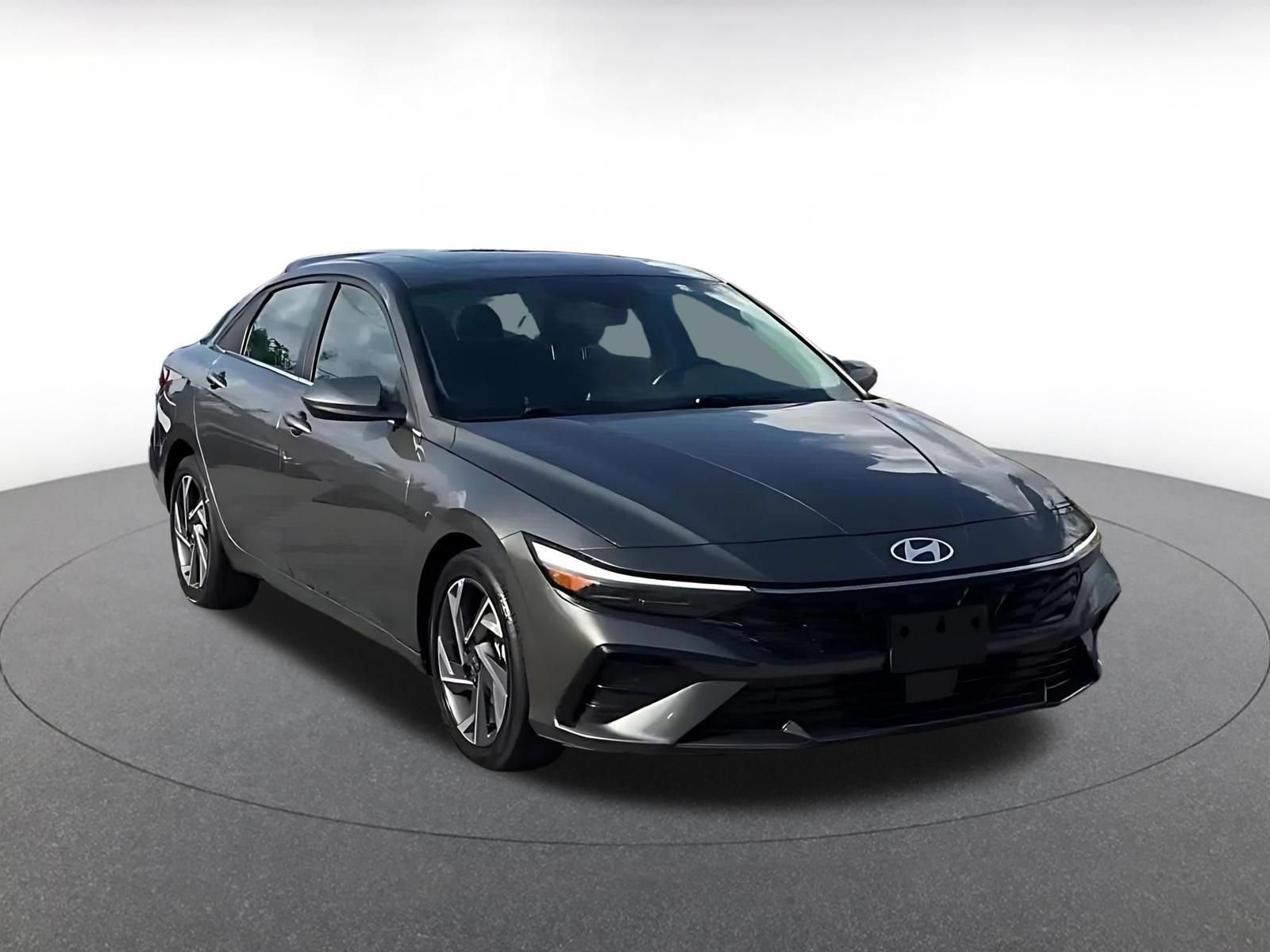 Used 2025 Hyundai Elantra SEL FWD image 3