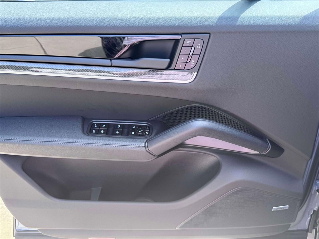 New 2025 Porsche Cayenne Coupe image 15