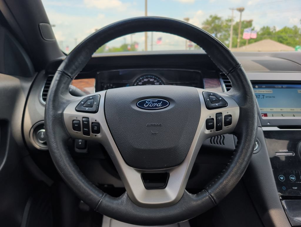 Used 2018 Ford Taurus Limited FWD image 11