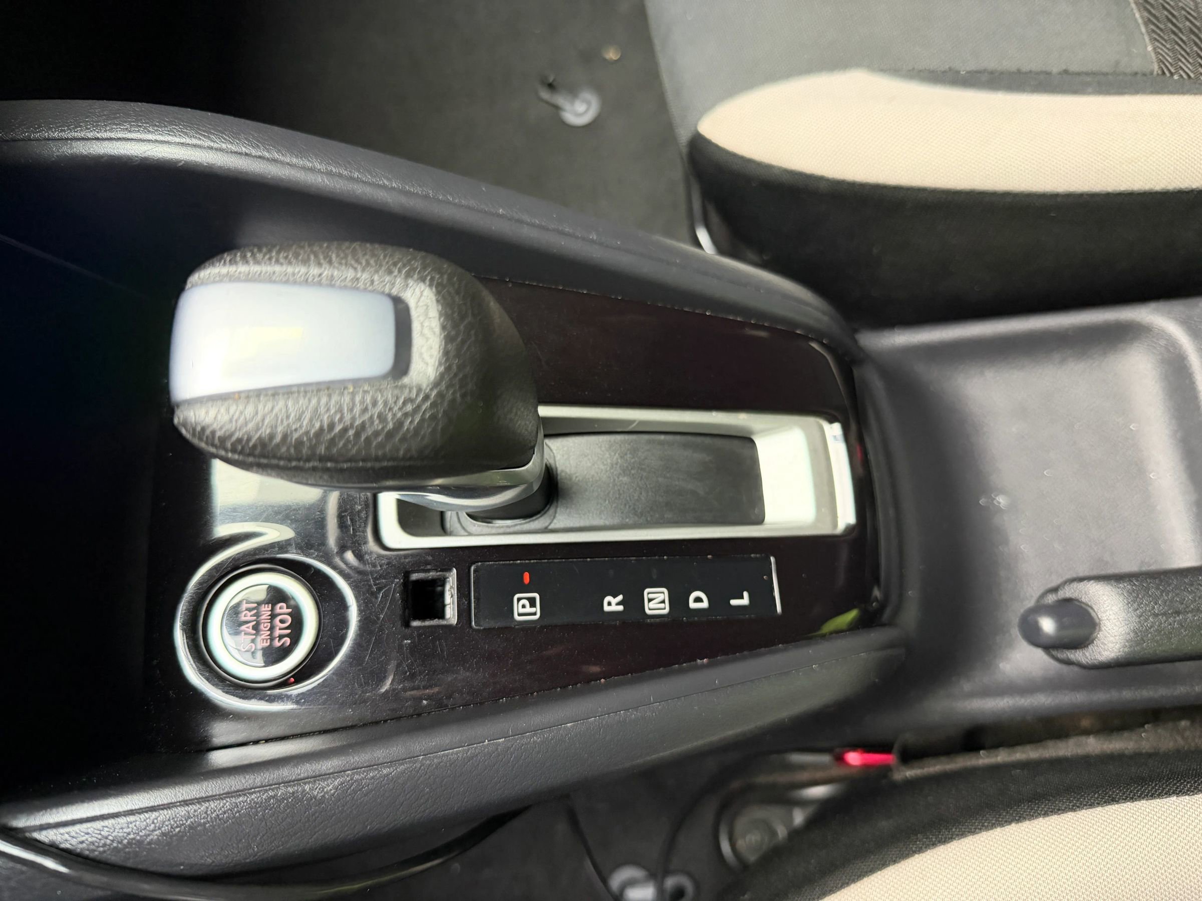 Used 2020 Nissan Versa SV image 37