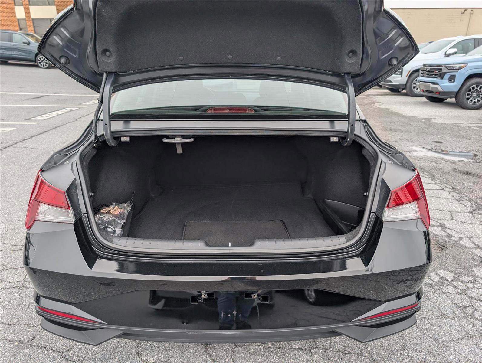 Used 2022 Hyundai Elantra SEL w/ Cargo Package image 12