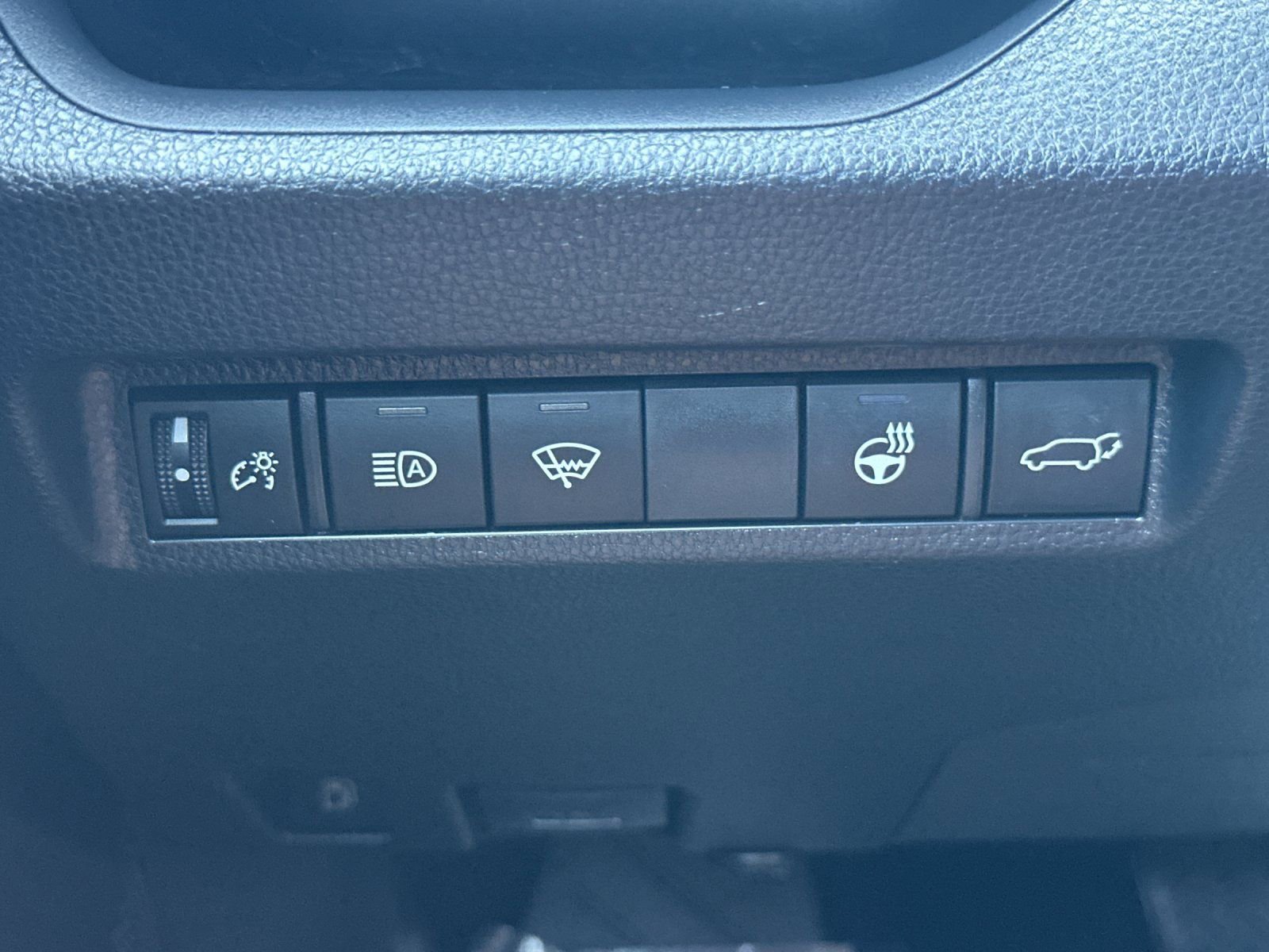 Used 2021 Toyota RAV4 XLE w/ Convenience Package AWD/4WD image 31