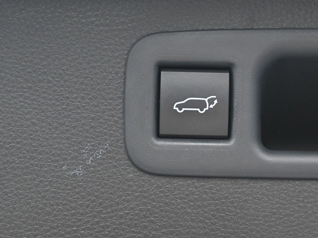 Used 2021 Toyota Highlander XLE image 32