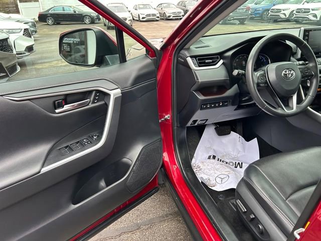 Used 2020 Toyota RAV4 Limited image 9