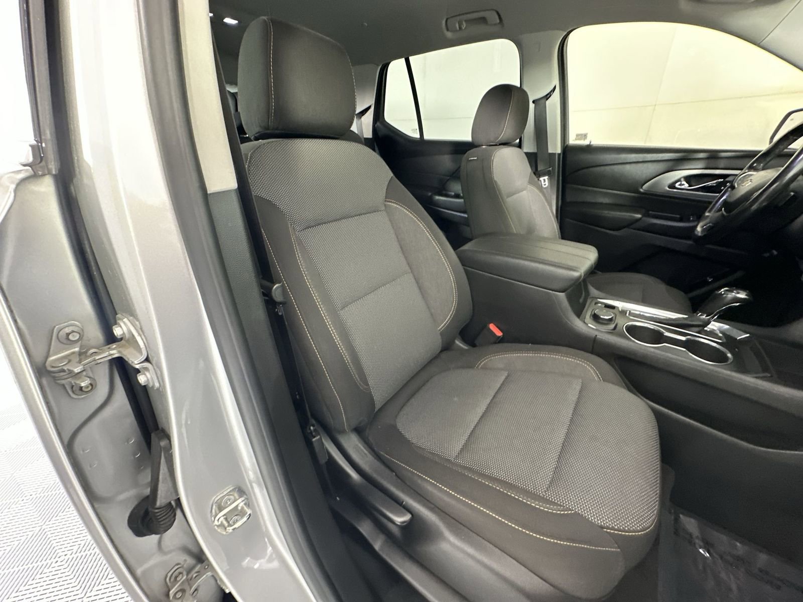 Used 2019 Chevrolet Traverse LT FWD image 27