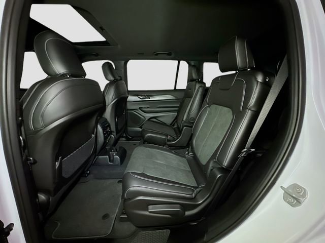 New 2025 Jeep Grand Cherokee L Altitude image 15