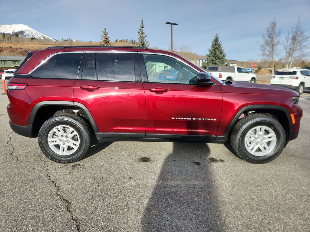 New 2025 Jeep Grand Cherokee Laredo image 6